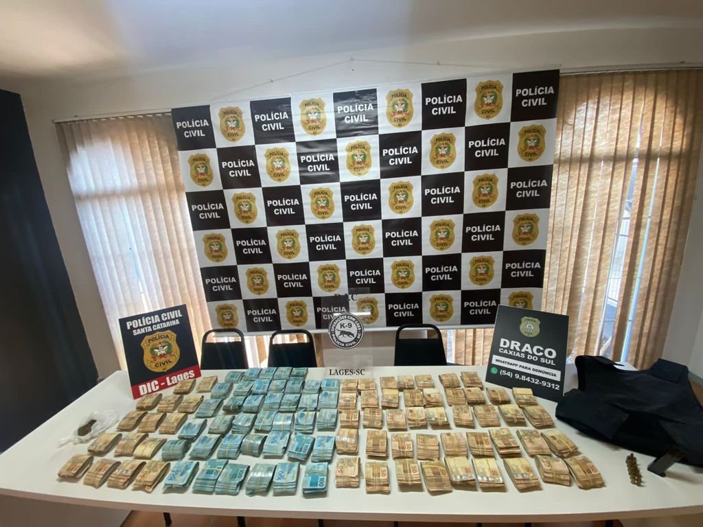 Cumprimento de mandado de busca e apreensão resulta em prisão de membros de facção criminosa