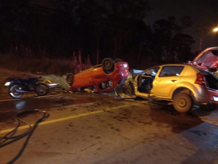 Duas pessoas morrem em colisão frontal, em Içara