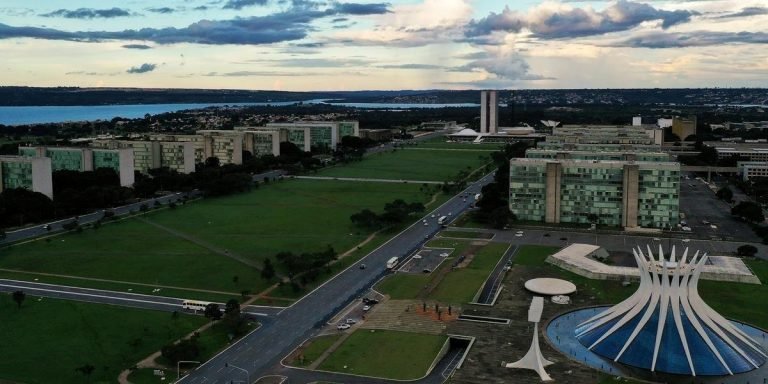 Esplanada terá protestos pró e contra o governo no domingo