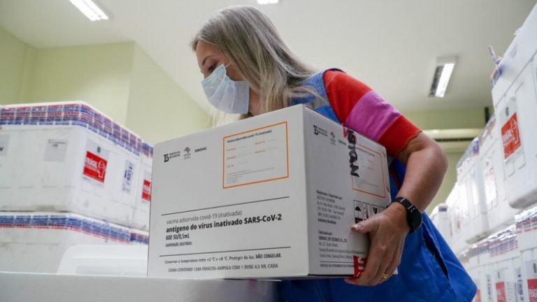 Estado organiza mutirão para imunizar a população contra a Covid-19 no próximo fim de semana Estado organiza mutirão para imunizar a população contra a Covid-19 no próximo fim de semana