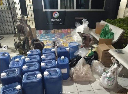 Laboratório de drogas sintéticas, em Imaruí, poderia produzir até 3 milhões de comprimidos