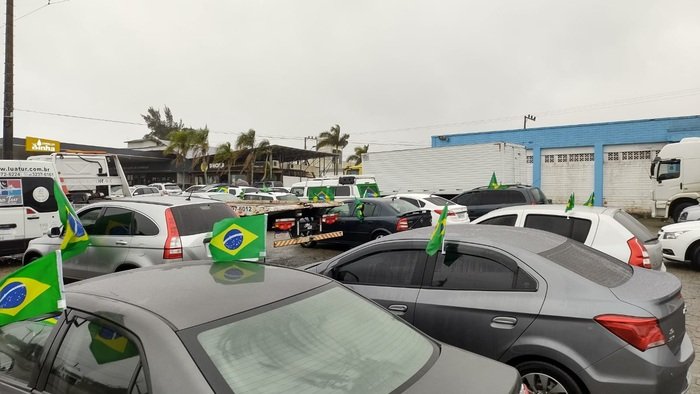 Manifestações também aconteceram em Laguna e Treze de Maio
