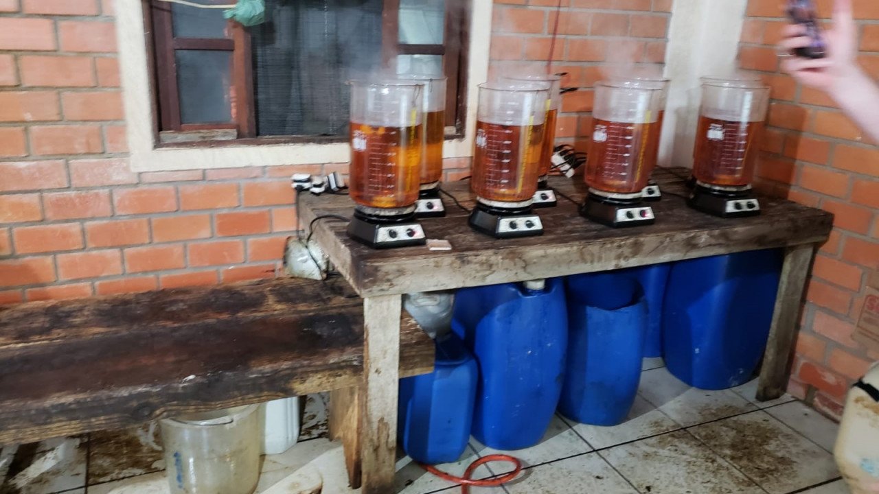 Polícia Militar apreende 230 mil comprimidos de ecstasy em sítio, em Imaruí