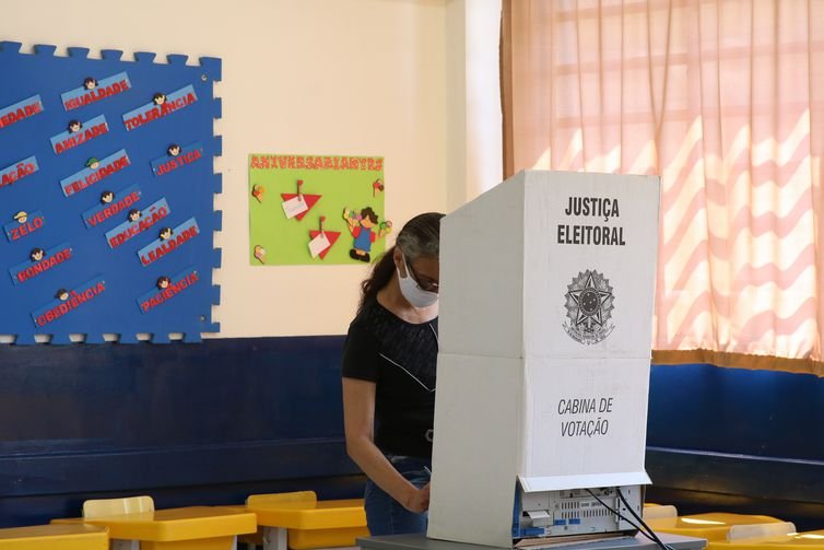 Quatro municípios têm eleições para prefeitura neste domingo