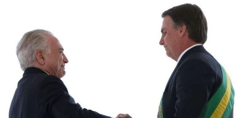 Temer reposta elogios à pacificação ao som de funk e “Super-Homem”