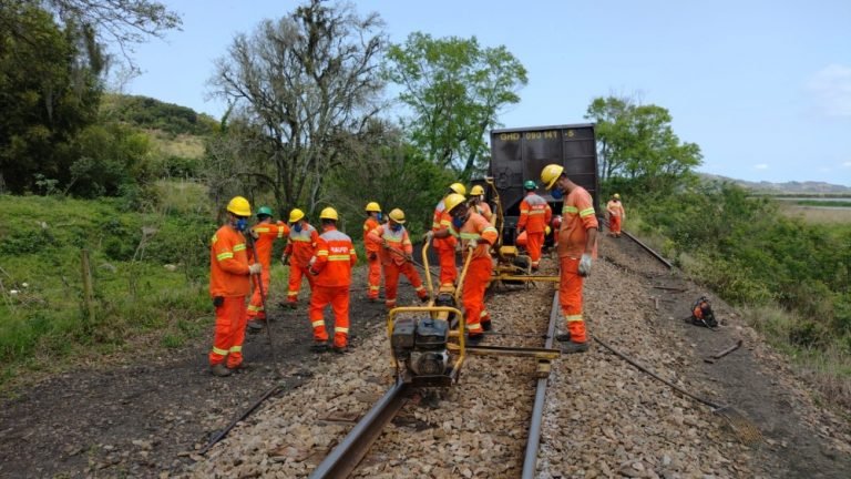 Trecho da linha férrea é restabelecido e tráfego ferroviário retomado na tarde desta segunda-feira (20)