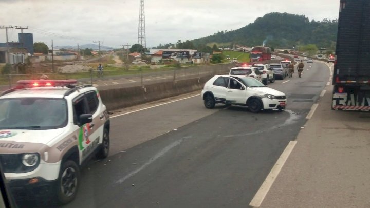 Veículo furtado é recuperado e autor é preso em Pescaria Brava