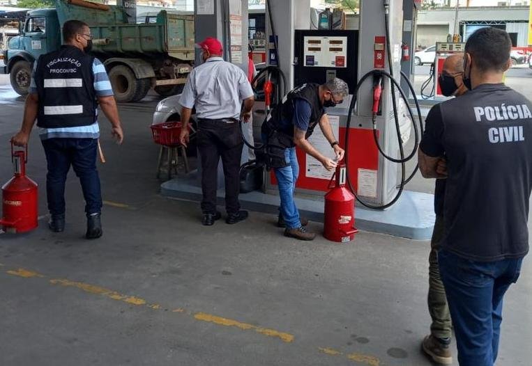 Ação conjunta fiscaliza postos de combustíveis em Tubarão
