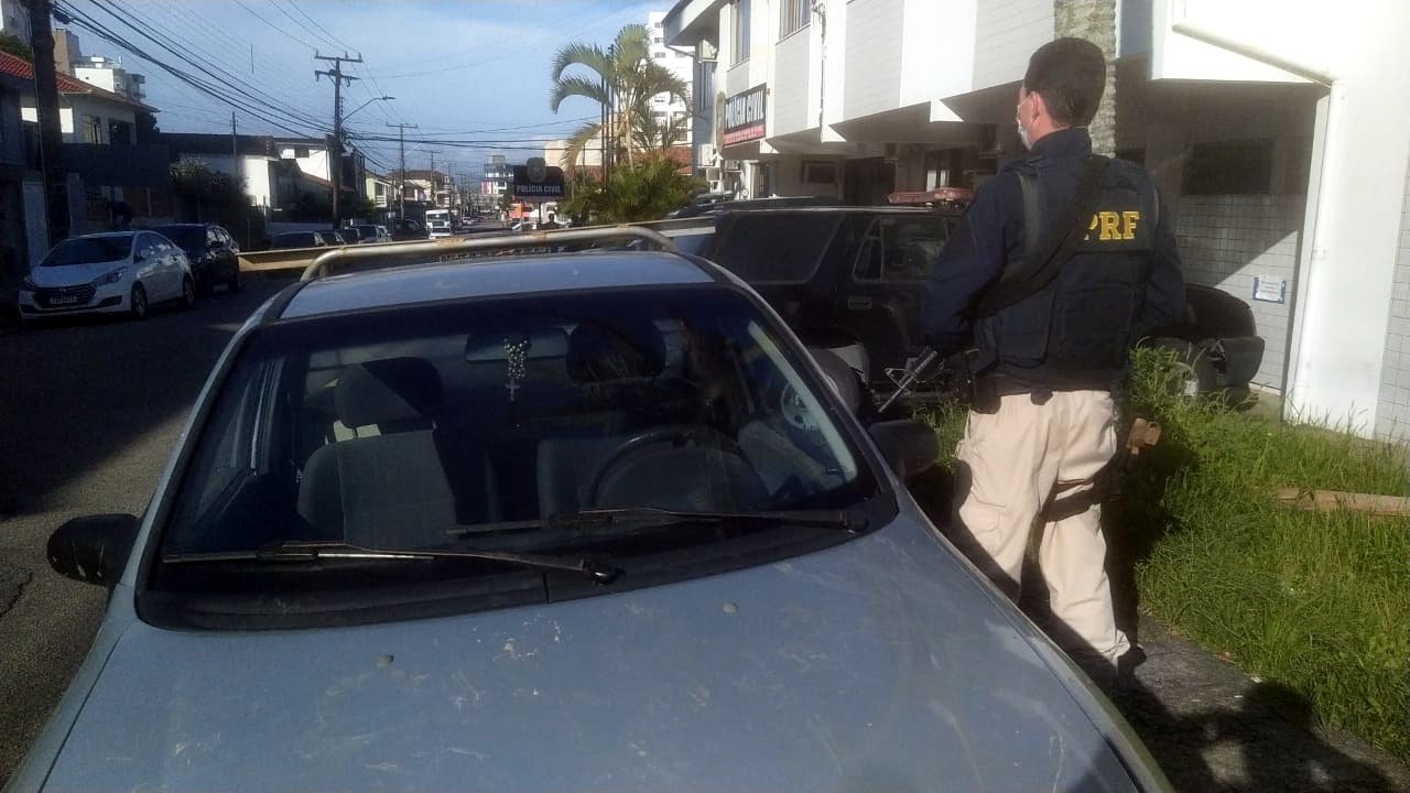 Automóvel furtado há dois meses em Criciúma é recuperado na BR-101 em Biguaçu
