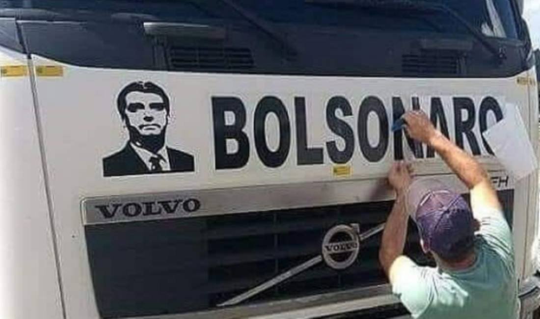 Bolsonaro anuncia apoio para 750 mil caminhoneiros comprarem diesel