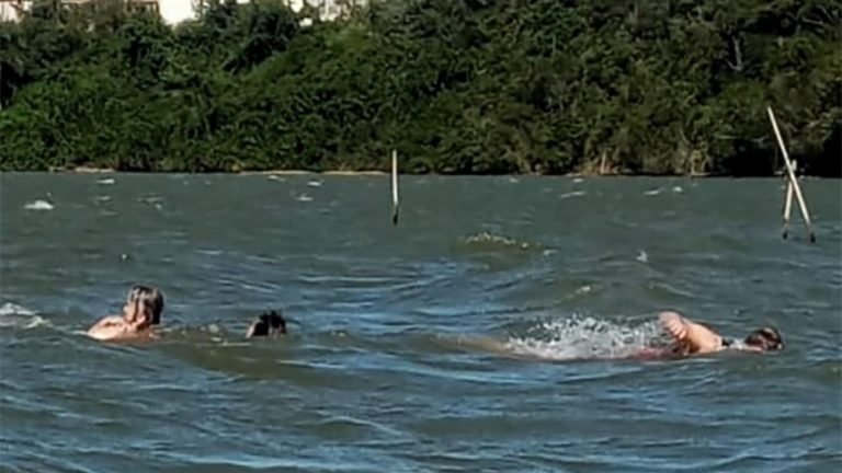 Bombeiros resgatam mulher que se afogou na lagoa do Imaruí, em Laguna