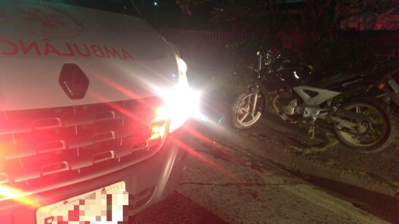 mottociclista criciuma #Pracegover foto: na imagem há uma ambulância e uma moto