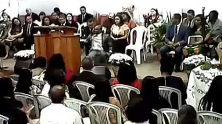 Pastor morre após ter AVC enquanto cantava em culto no Espírito Santo