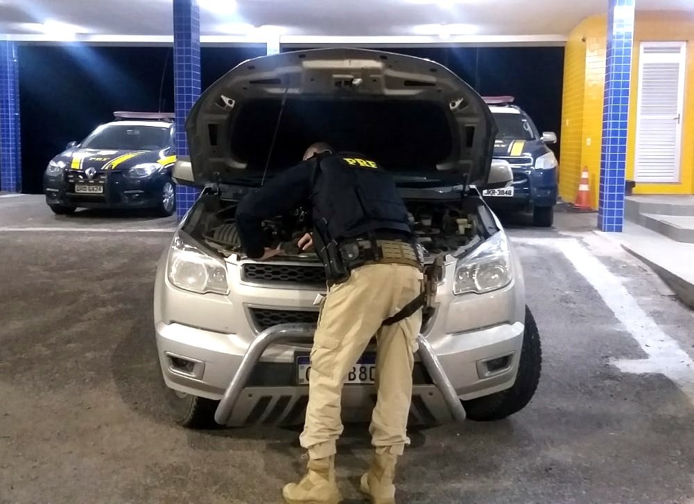 Picape roubada no Rio de Janeiro que circulava clonada é recuperada na BR-101, em Tubarão
