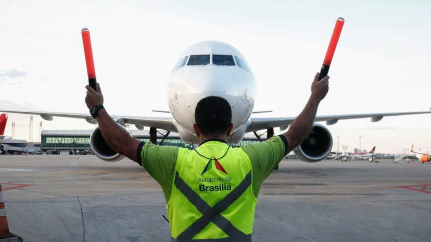 Brasileiro que passou pela África do Sul testa positivo para Covid e Anvisa aguarda confirmação se é a nova variante