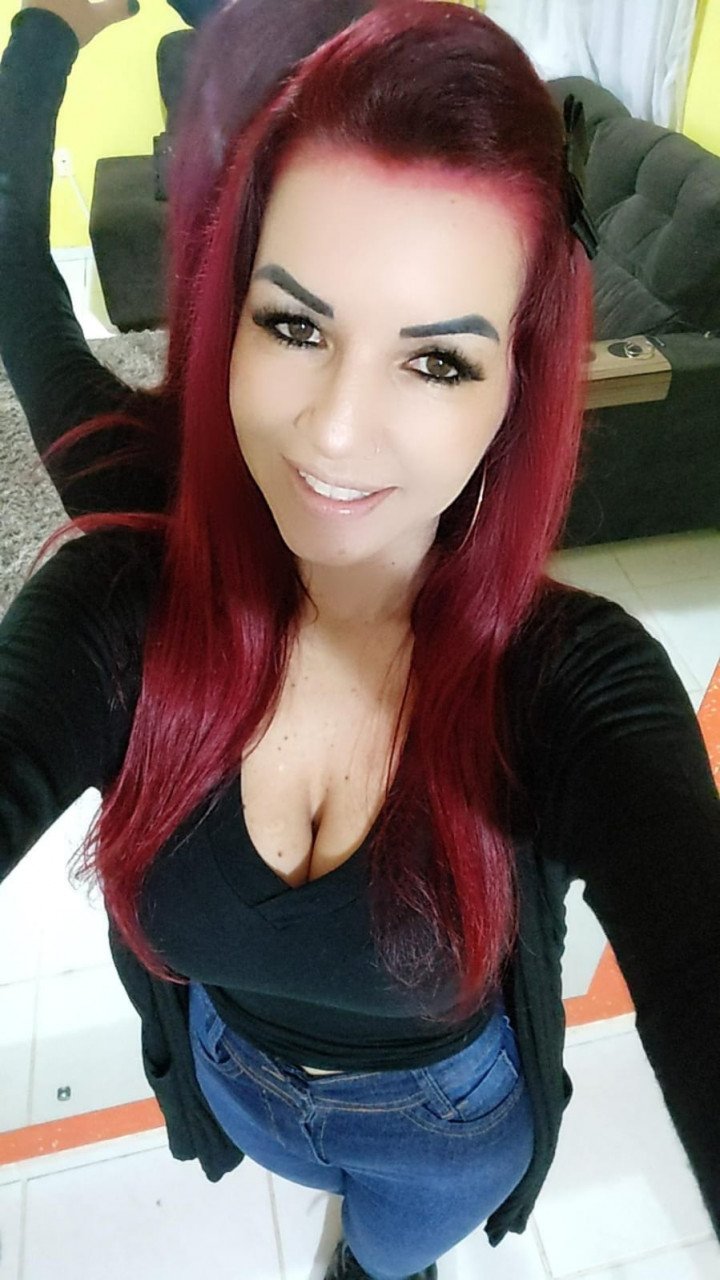 deby #Pracegover foto: na imagem há uma mulher