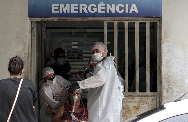 Média móvel de óbitos por covid-19 no Brasil é a menor desde abril de 2020