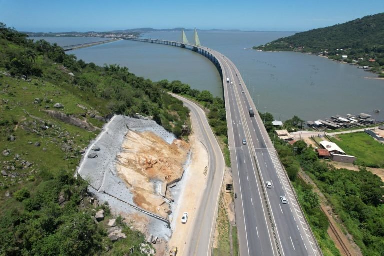 Volta para casa: trânsito flui sem problemas na BR-101 Sul