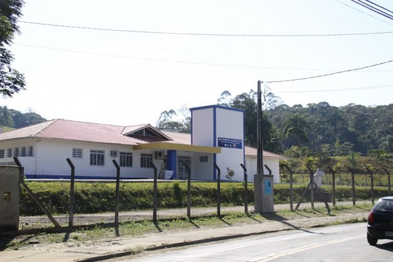 Médico é investigado por homofobia contra criança em posto de saúde de Blumenau Médico é investigado por homofobia contra criança em posto de saúde de Blumenau