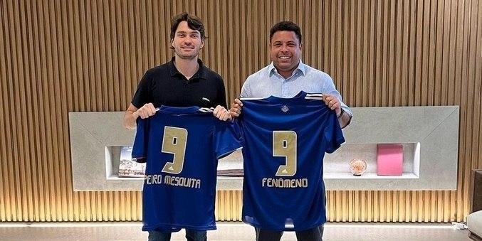 Ronaldo Fenômeno anuncia a compra do Cruzeiro