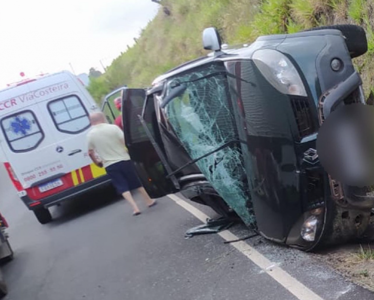 Idoso capota carro e recusa atendimento