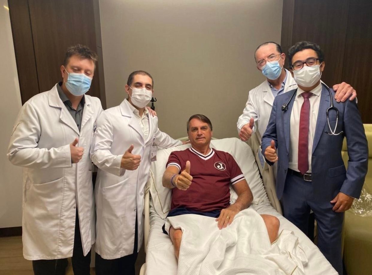 Bolsonaro recebe alta de hospital em SP