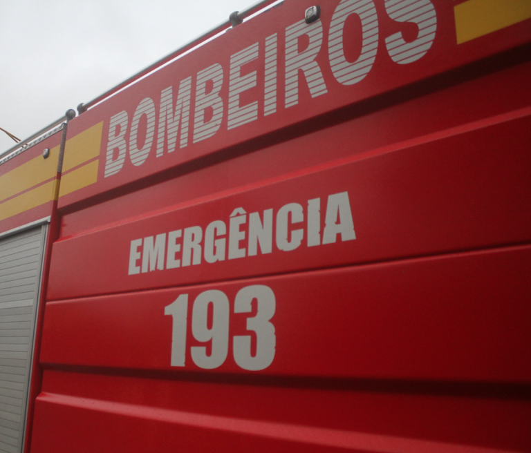 #PraCegoVer Foto: Imagem ilustrativa de parte de uma viatura do Corpo de Bombeiros