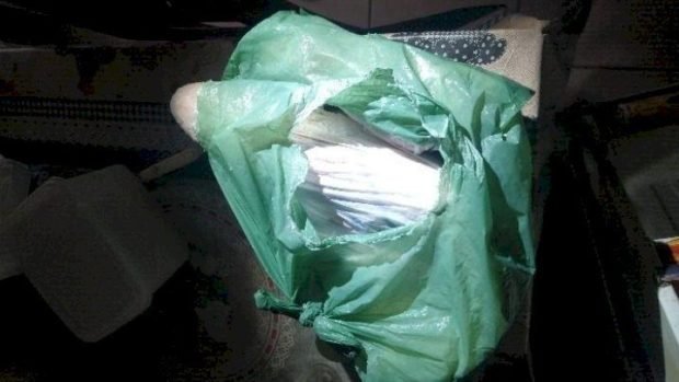 Marido agride esposa com peixe congelado e acaba preso