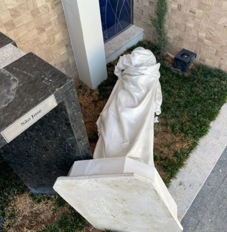 Igreja em Araranguá é atacada e imagens são danificadas