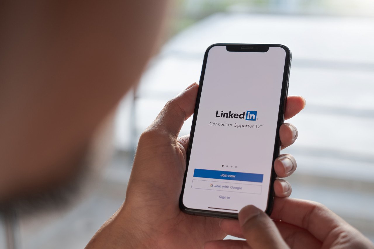 LinkedIn é acionado para explicar exclusão de anúncio de vaga