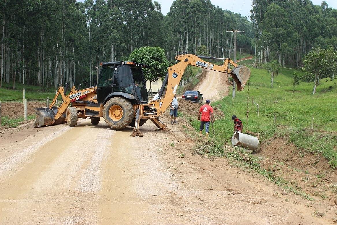 trabalhos-concentram-na-implantacao-das-drenagens-para-pavimentar-a-estrada-geral-serrinha-2885-4-1646662111
