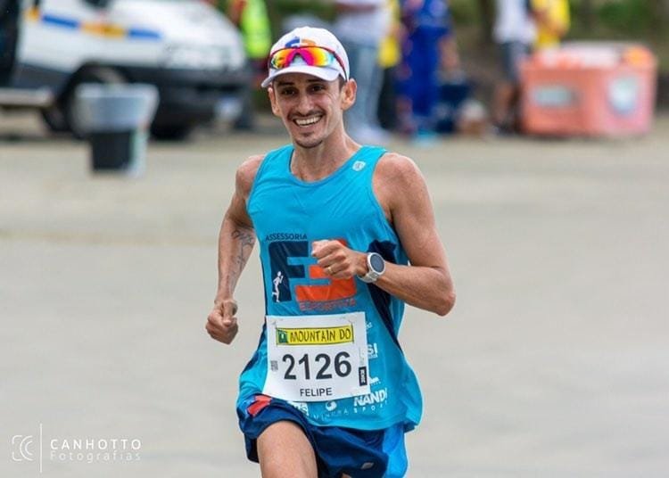 Corrida #PraCegoVer Na foto, um homem correndo