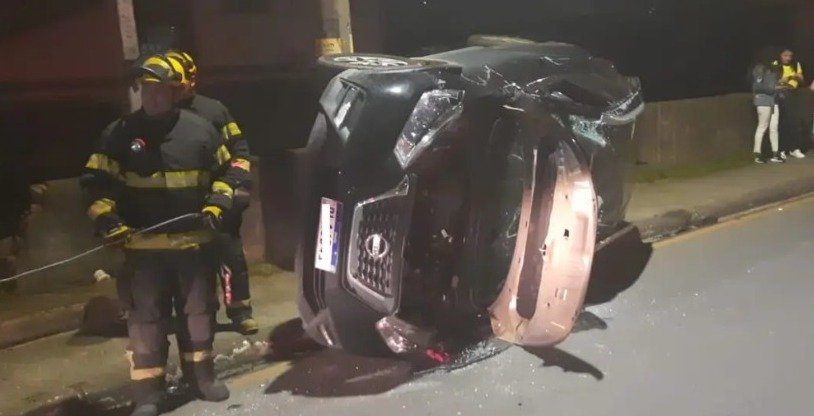 Capotamento deixa uma pessoa ferida em Criciúma