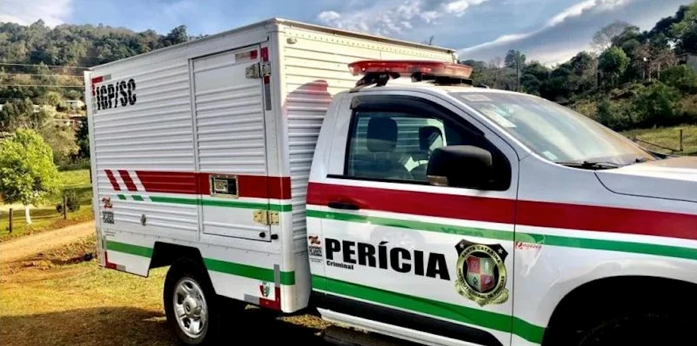 Polícia Científica #PraCegoVer Na foto, uma viatura da Polícia Científica