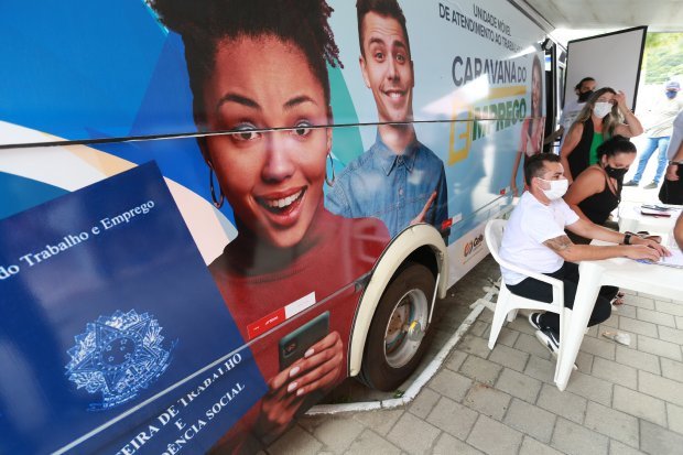 Caravana do emprego #PraCegoVer Na foto, um ônibus do Sine onde é feito atendimento volante de trabalhadores e empregadores