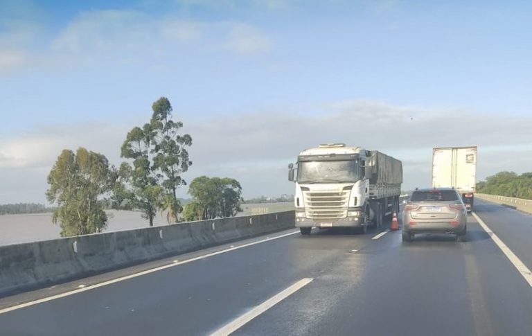 #PraCegoVer Na foto, uma rodovia em mão simples