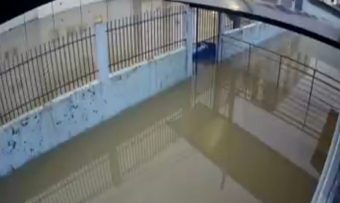 Escola são Judas #PraCegoVer Na foto, uma escola inundada