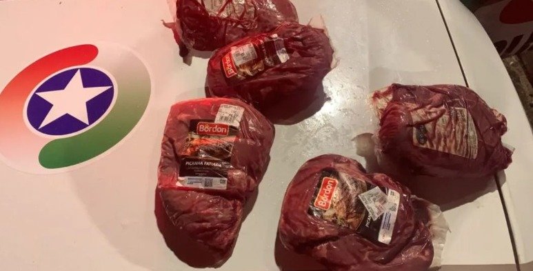 Homem é preso após furtar carne, manta e chinelos em supermercado