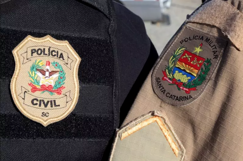 Polícia Civil e Militar SC #PraCegoVer Na foto, os símbolos da Polícia Civil e Militar de Santa Catarina