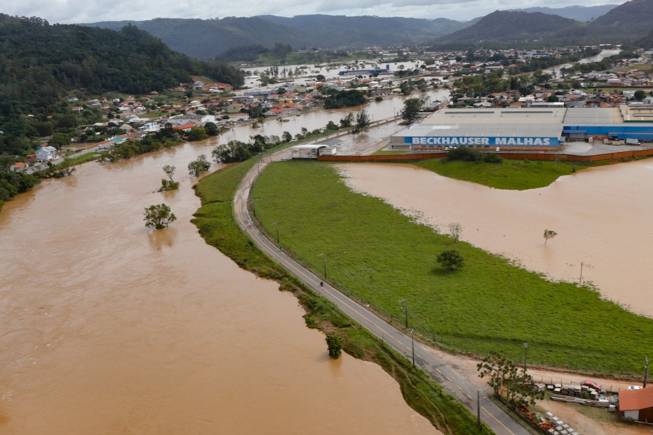 Tubarão #PraCegoVer Na foto, a vista aérea de uma cidade alagada