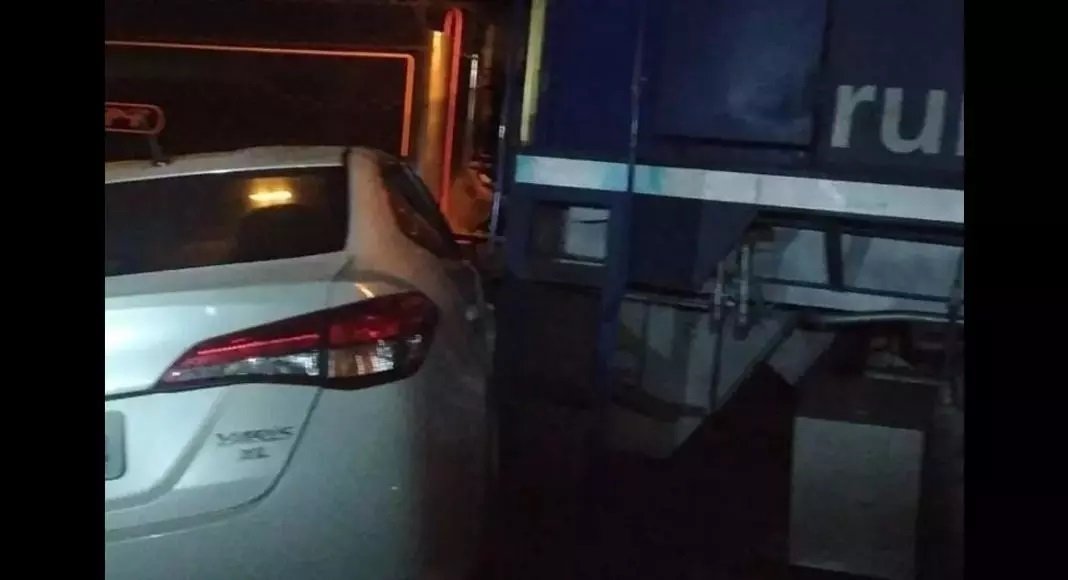 Carro é arrastado por 200 metros após colidir com trem no Norte de SC