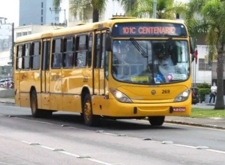 Homem é atropelado por Amarelinho na Avenida Centenário