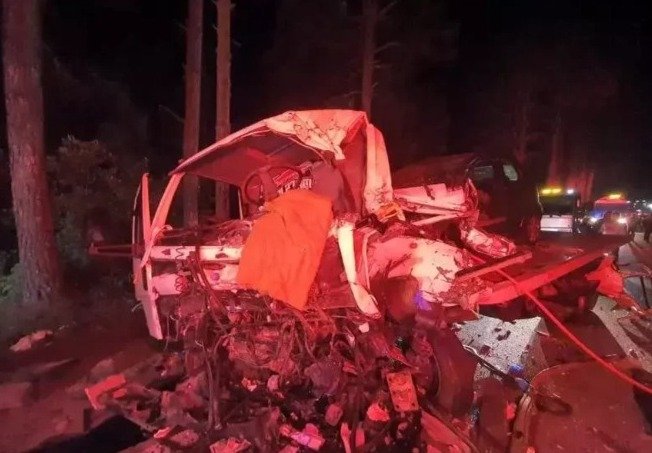 Menino de oito anos morre em acidente entre caminhão e guincho