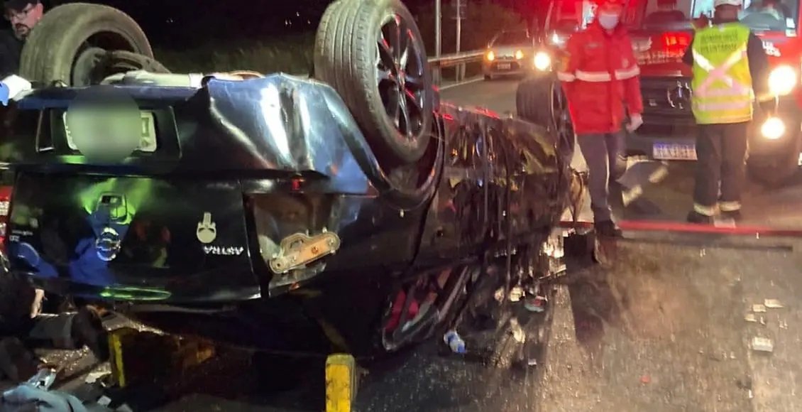 Mulher-sofre-parada-cardiaca-apos-capotamento-na-BR-101