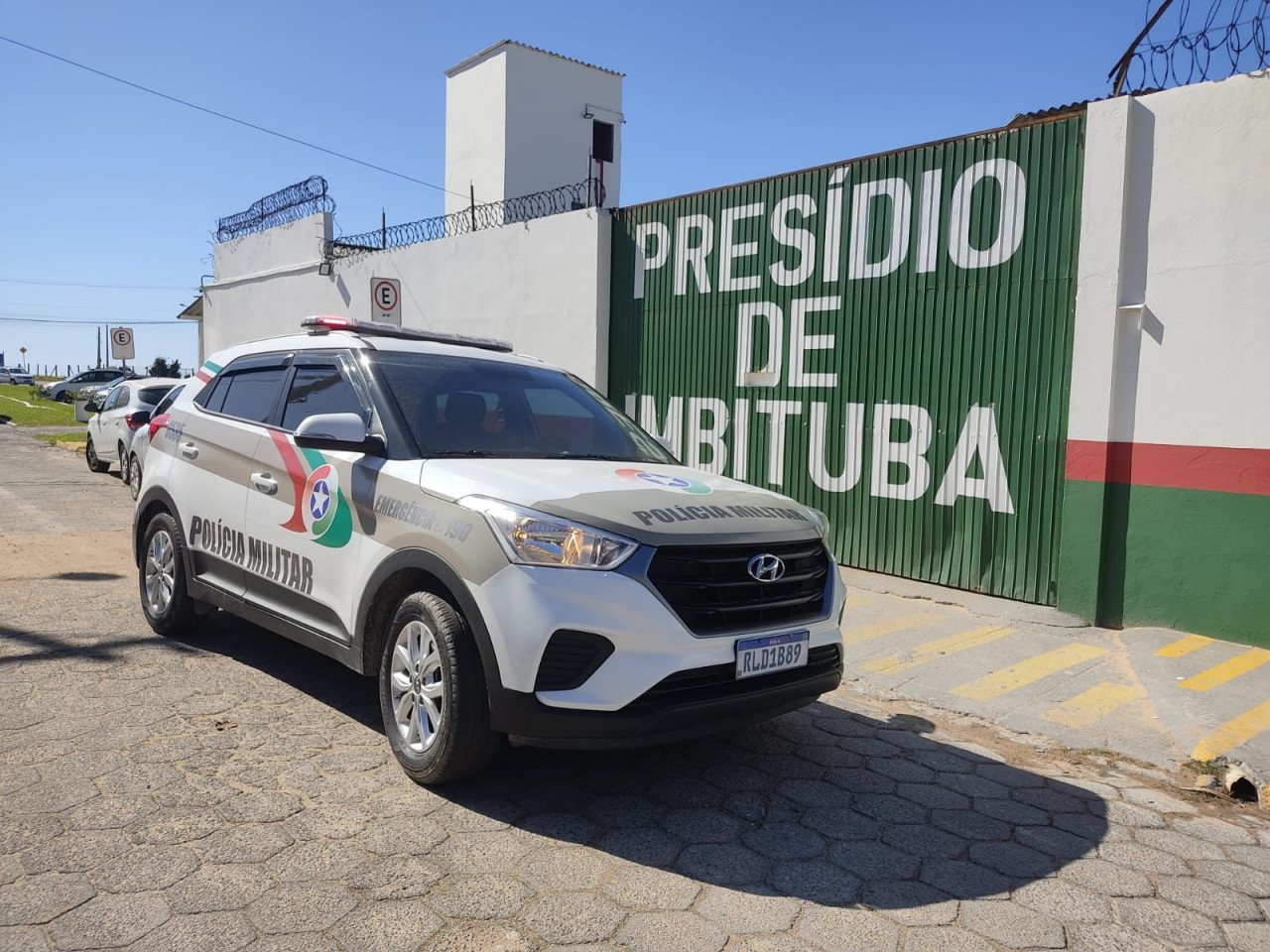 Garopaba #ParaTodosVerem Na foto, uma viatura da Polícia Militar em frente ao Presídio Regional de Imbituba