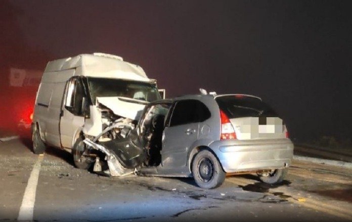 Motorista morre ao bater carro contra van na Serra Catarinense