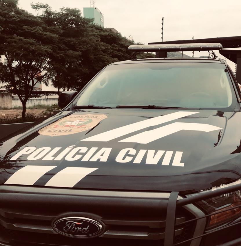 #Polícia Civil 2 #ParaTodosVerem Na foto, detalhe da viatura da Polícia Civil de Santa Catarina