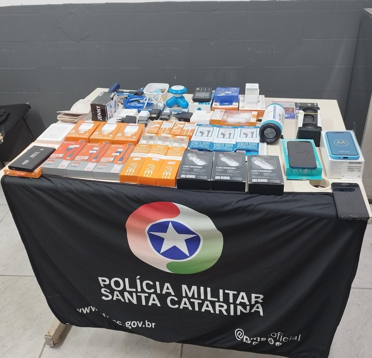 Carro e eletrônicos furtados são recuperados pela PM
