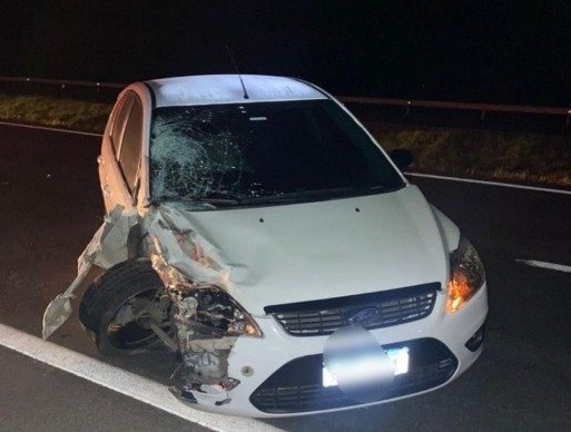 Carro e moto colidem na BR-101 e homem fica gravemente ferido