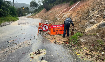 ciclone-deixa-cidades-de-sc-com-risco-muito-alto-para-deslizamentos-enxurradas-e-inundacoes-fotos-9d115